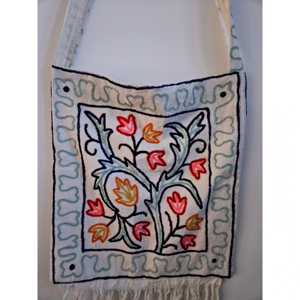 Unbranded Embroidered Floral Crossbody Bag Women OS Cream‎ Excellent Boho Fringe